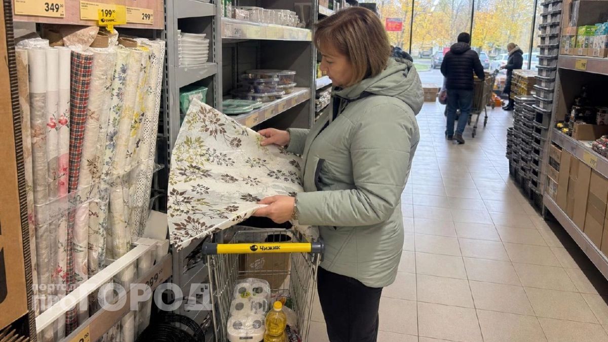 Скупила в "Чижике" все клеенки, но не для стола: как за 50 рублей защитить подоконник на годы
