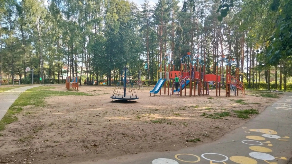 Стол для армрестлинга и «сетка-пирамида»: в Марий Эл открыли обновлённую площадку за 2,6 млн рублей     