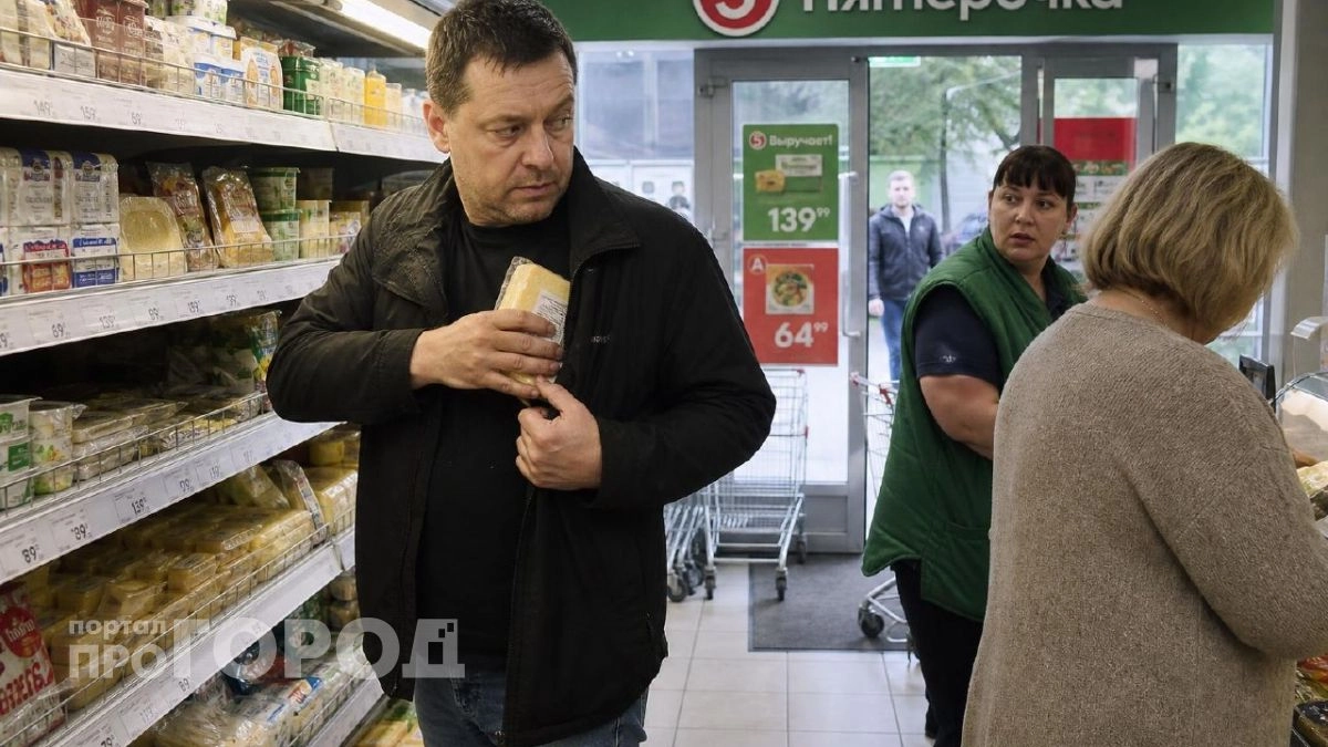Сыр, капсулы для стирки и кофе похитил в магазине тунеядец из Медведевского района