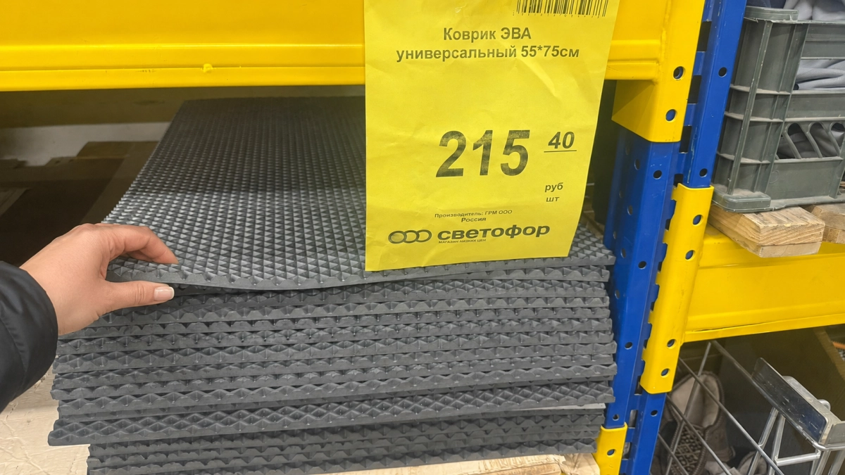 Беру в «Светофоре» прорезиненные автоковрики стопками: соседи смеялись, пока не увидели, что я из них сделала