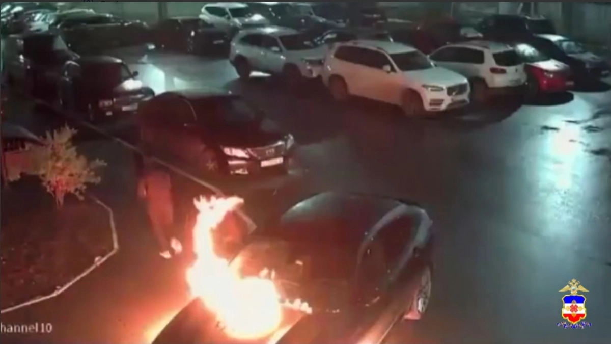 У йошкаролинки сожгли BMW за 5,5 млн: поджигателя задержали, заказчицу ищут