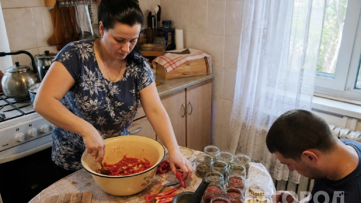 Аджика больше не нужна: этот сладко-острый соус из перца затмит привычные зимние заготовки