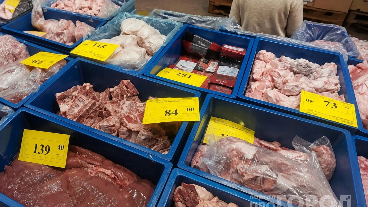 Почему мясо в «Светофоре» дешевле, чем в других супермаркетах: что скрывается за низкой ценой на витрине