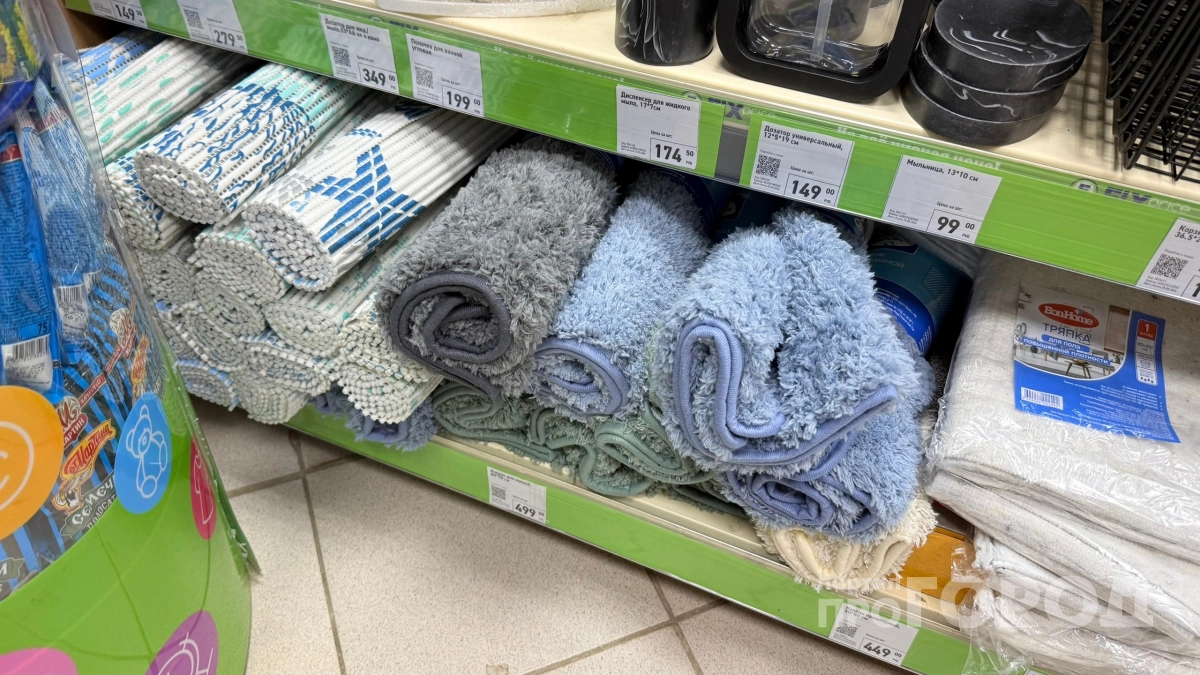 Плюшевые коврики в Fix Price купила не для ванной: сделала из них необычный декор для спальни