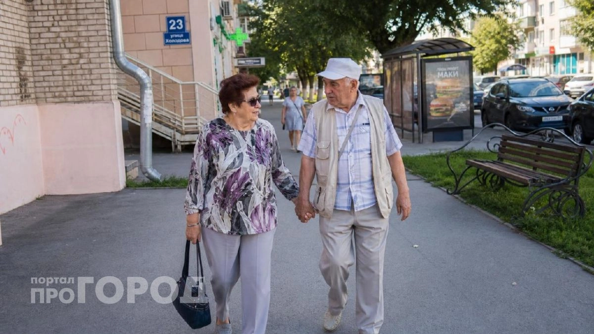 Пенсионерам за долгий брак с 1 августа зачислят на карту выплату с четырьмя нулями