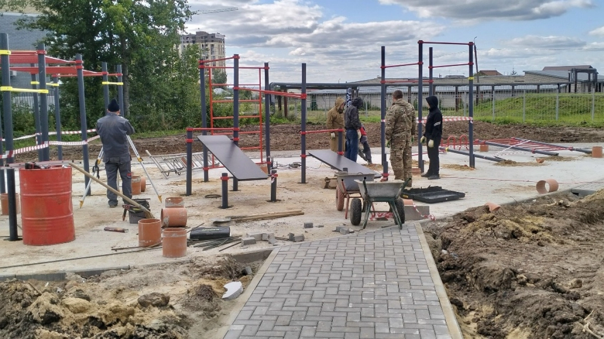 Сквер в Семеновке почти открыт: местные жители уже начали осваивать воркаут и прогулочные маршруты
