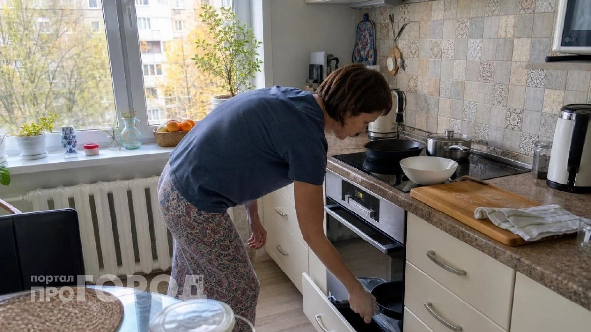 Не для сковородок и не для крышек: вот для чего на самом деле нужен ящик под духовкой в плите