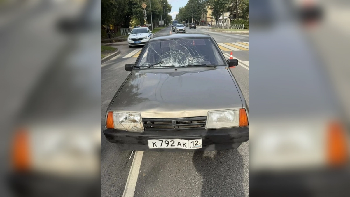 В Йошкар-Оле ВАЗ-2112 протаранил "Ладу Гранту" с ребёнком в салоне