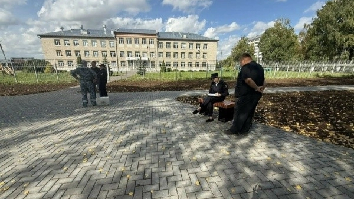 Малолетние вандалы сорвали открытие сквера в Семеновке