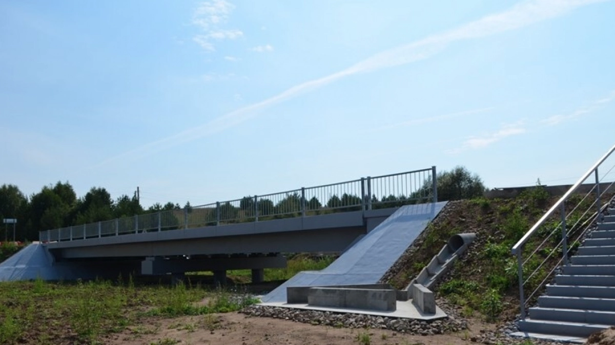 По новому мосту через реку Курша в Волжском районе открыли движение