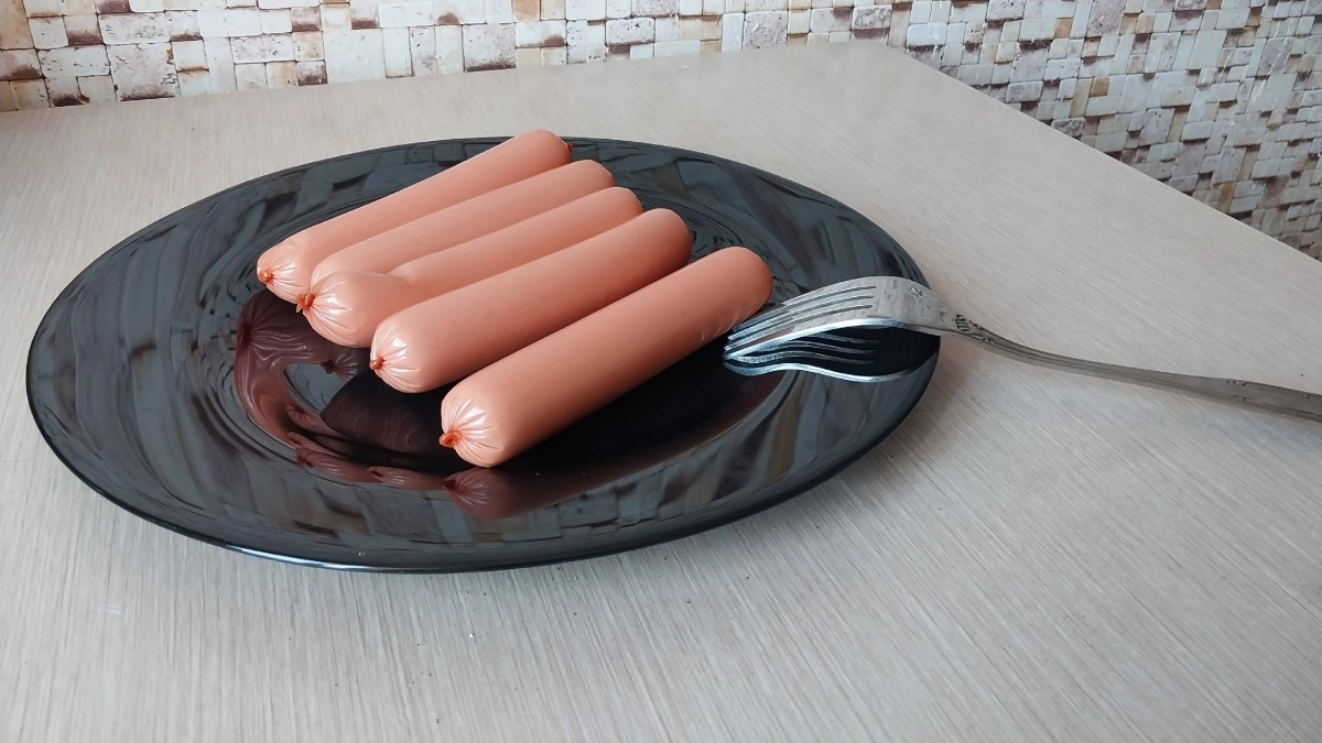 Смело кладите в корзину — внутри действительно мясо: Роскачество исследовало известные марки сосисок