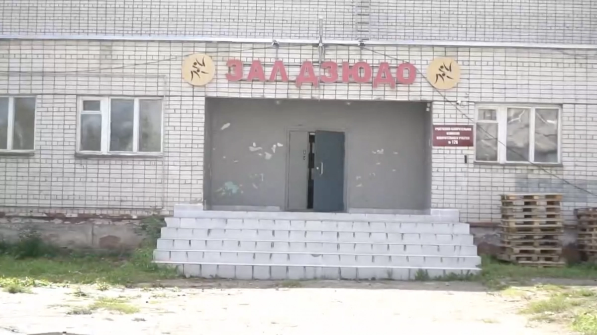 Крыша зала дзюдо в Волжске обвалилась из-за снега в феврале: починили только сейчас