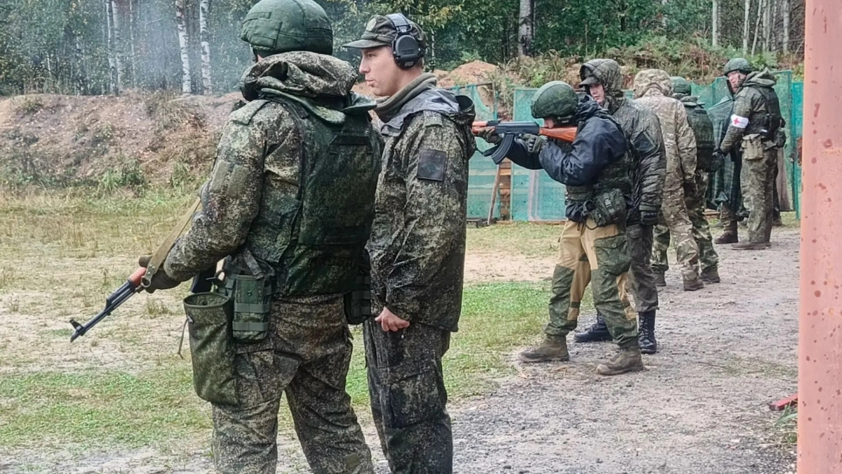 Спят в палатках, готовят еду в полевых условиях: как живут добровольцы из Марий Эл, служащие в отряде “Барс”
