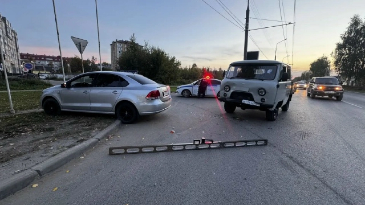 Поворот вне перекрёстка закончился аварией: в Йошкар-Оле пострадали два человека