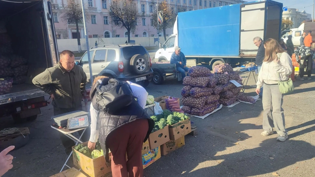 Вся Йошкар-Ола собралась на ярмарке в центре города: “Гору овощей торгуют по низким ценам”