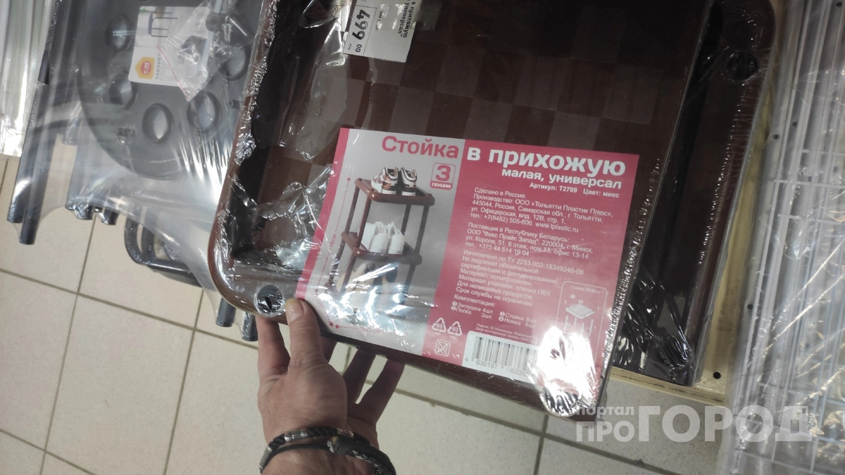 Скупаю в Fix Price складные обувницы по 499 руб: одну к дивану, вторую в погреб — держат на плечах полдома