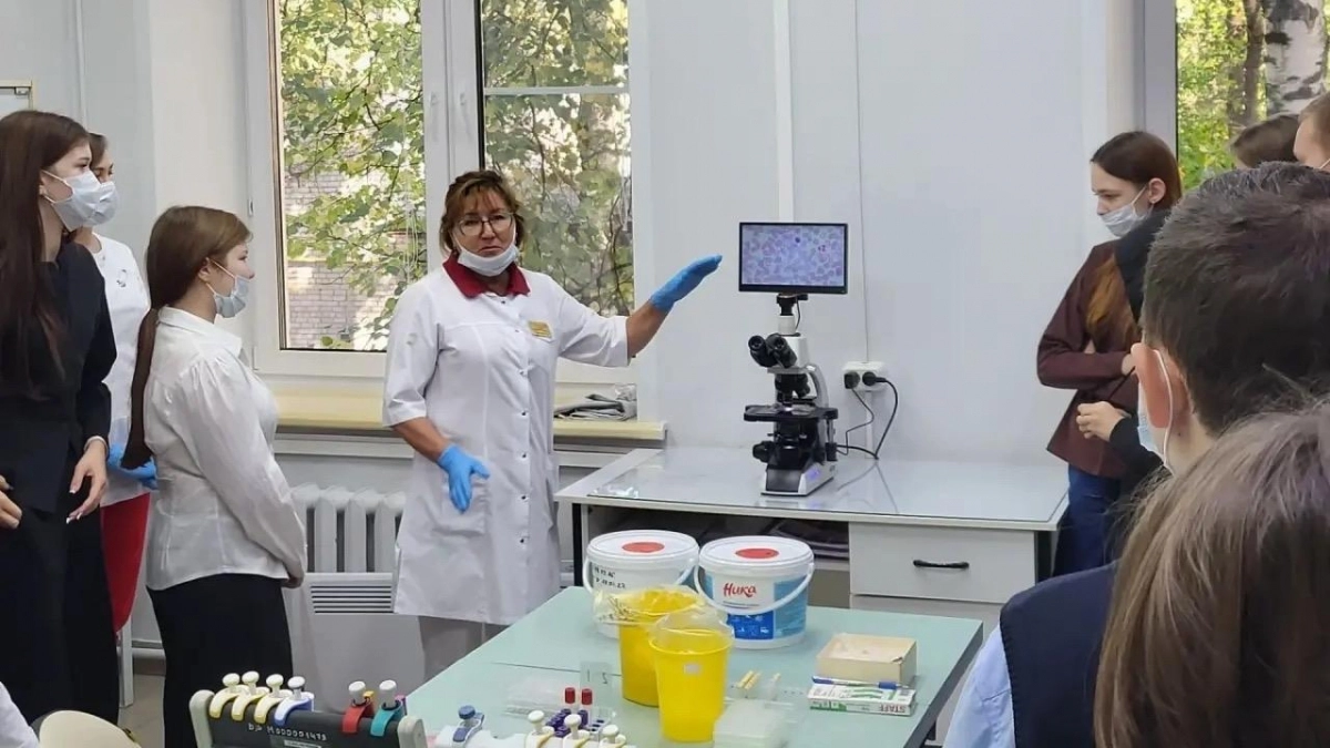В Йошкар-Оле восьмиклассникам показали маршрут донора на станции переливания крови
