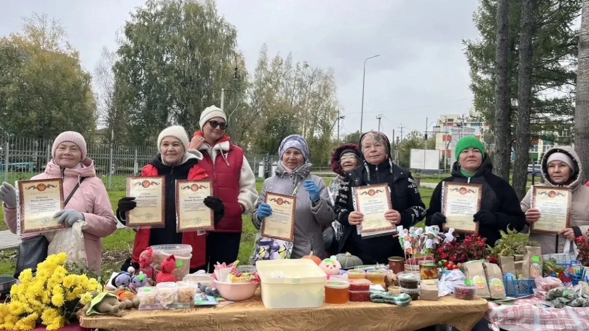 В Семеновке открыли сквер с профессиональной сценой и гримеркой