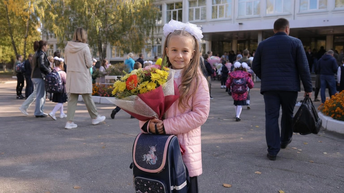 Самое звучное имя для девочки: его носили героини романов, а сегодня оно снова на пике — как будто вернулось из прошлого века