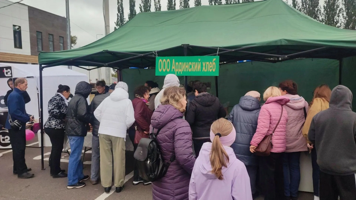 В Йошкар-Оле на парковке торгового центра открылась фермерская ярмарка «Сделано в Марий Эл»