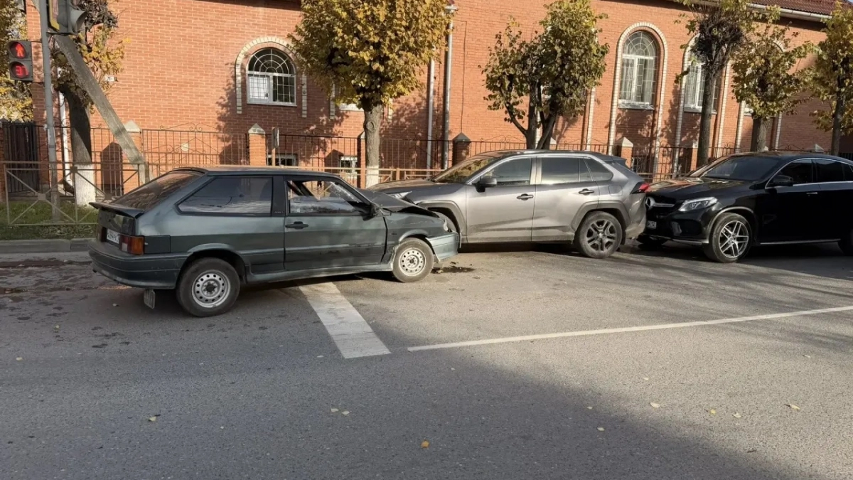 Два подростка пострадало в тройной аварии в Йошкар-Оле