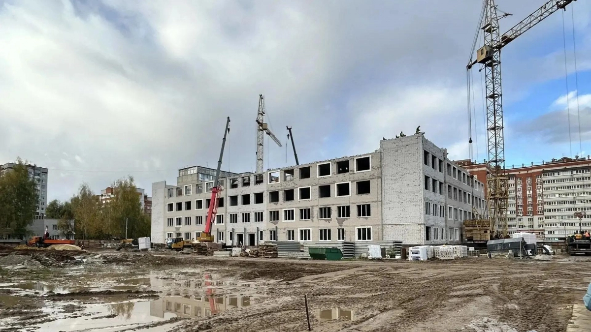Школу в 6-м микрорайоне Йошкар-Олы возвели до четвёртого этажа