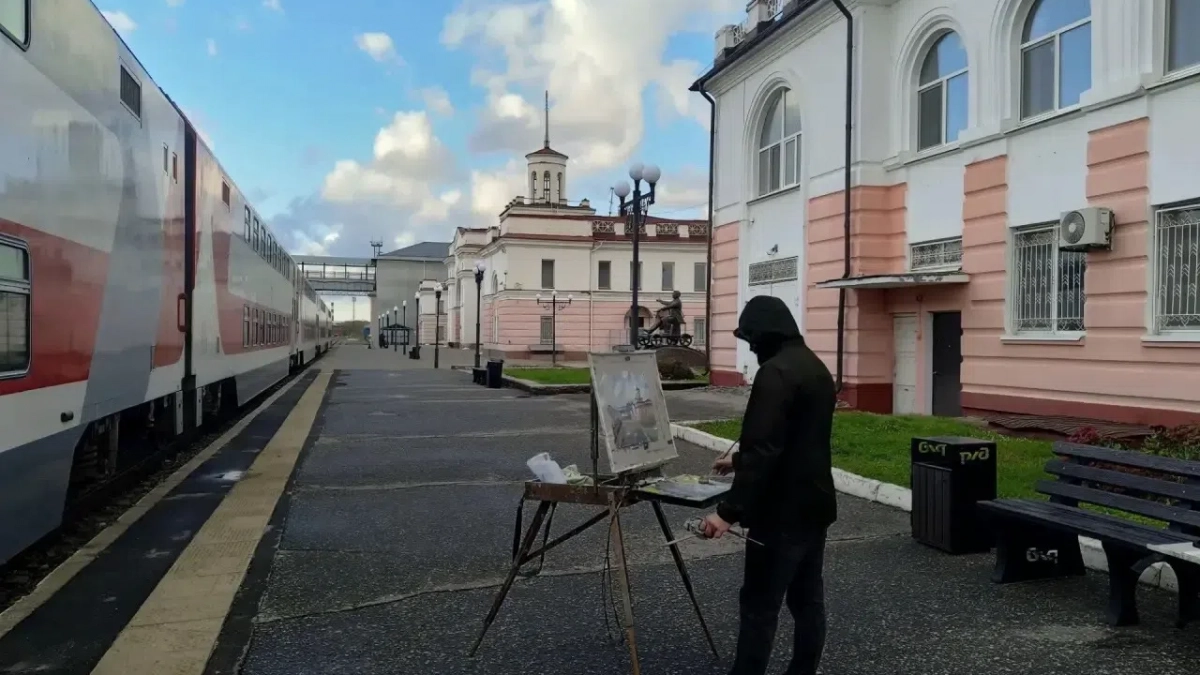 Художники из шести городов создали живописную летопись вокзала Йошкар-Олы