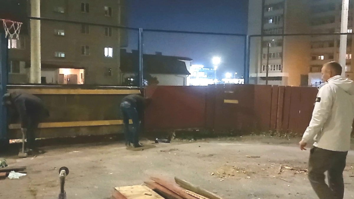 В Йошкар-Оле готовят каток на Кирова: осталось залить лёд