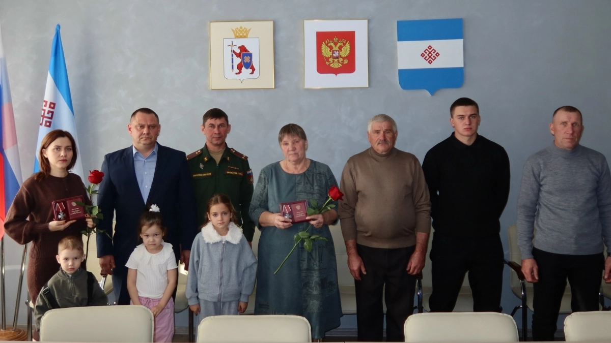 Двоих бойцов из Медведевского района посмертно наградили орденами Мужества