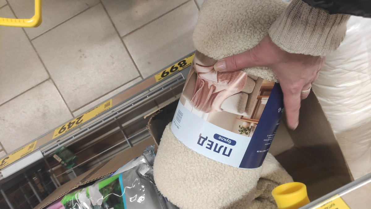 Пледы-барашки из "Чижика" тащу охапками: придумала 5 способ заставить их поработать на уют и тепло в доме