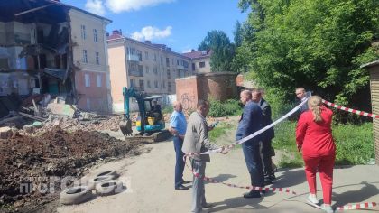 Бывшую общагу на Кремлевской, 40, где сегодня ночью обрушился подъезд, решено снести