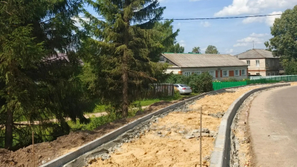 В Куженере начали строить новый тротуар на центральной улице