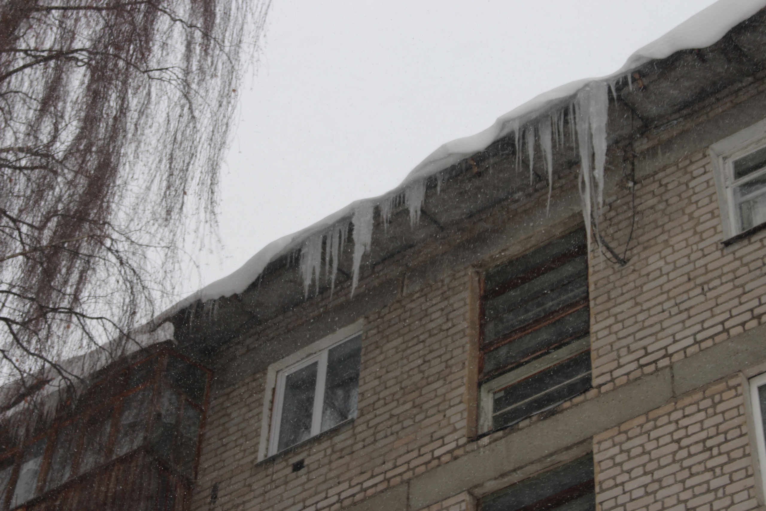 «Замерзаем насмерть!»: в России будут штрафовать за остекленный балкон