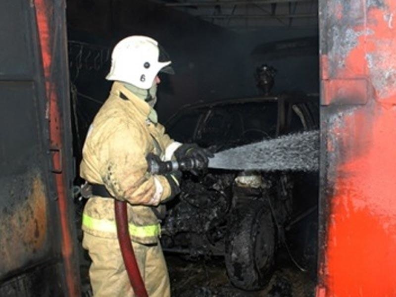  В одном из гаражей деревни Мари-Кугунур загорелся автомобиль