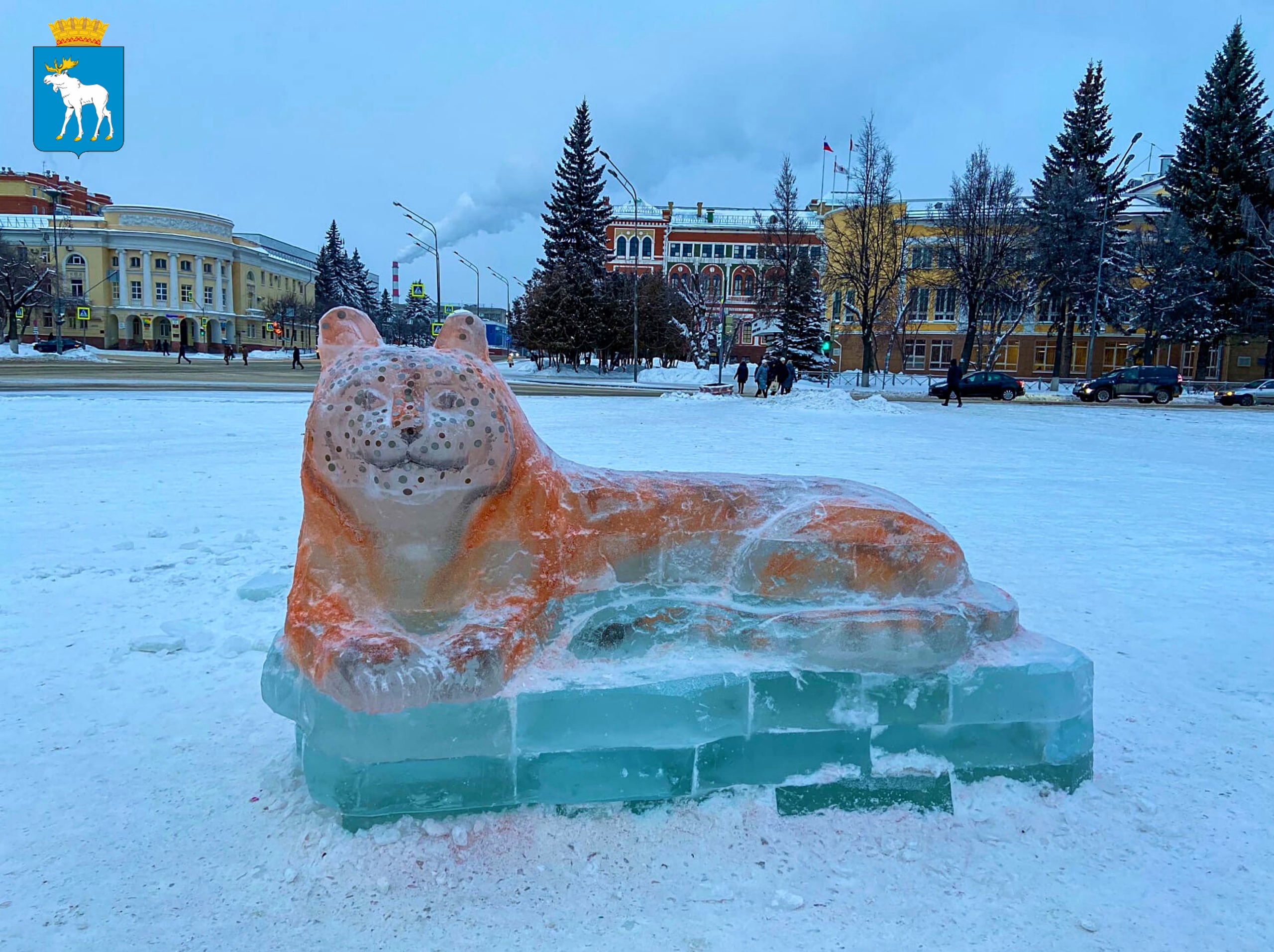 «Тигр и Йошкин кот»: на площади Ленина в Йошкар-Оле появились ледяные фигуры
