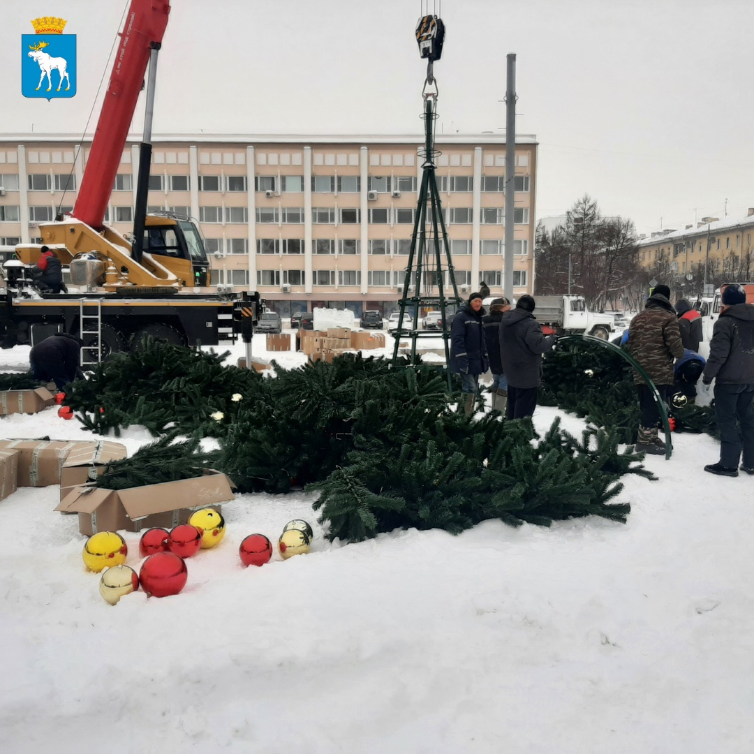 «Праздники закончились»: с центральной площади Йошкар-Олы увезли елку