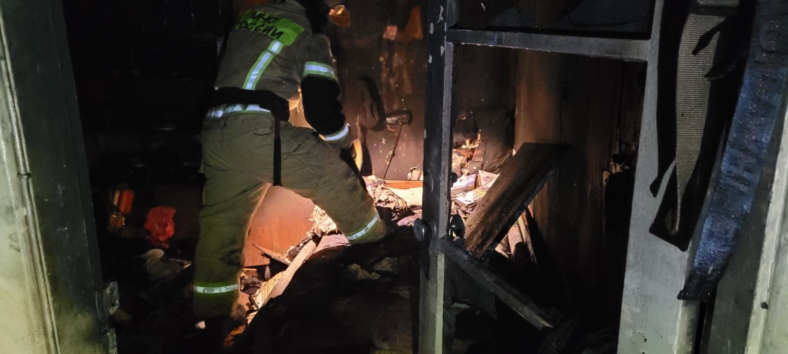 «Эвакуировали 15 человек»: в Йошкар-Оле на Комсомольской загорелась квартира в пятиэтажке