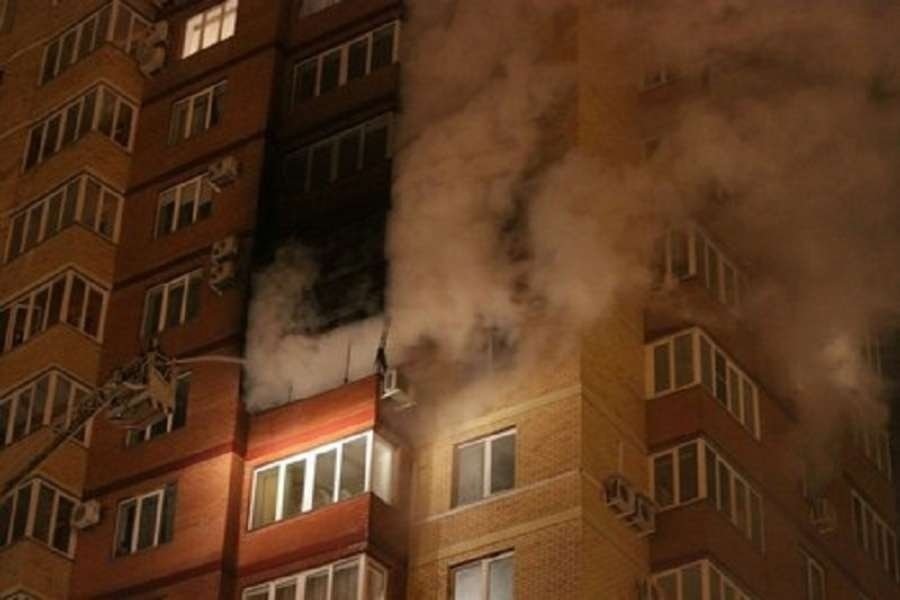 При пожаре в Йошкар-Оле эвакуировали 10 человек и спасли одного