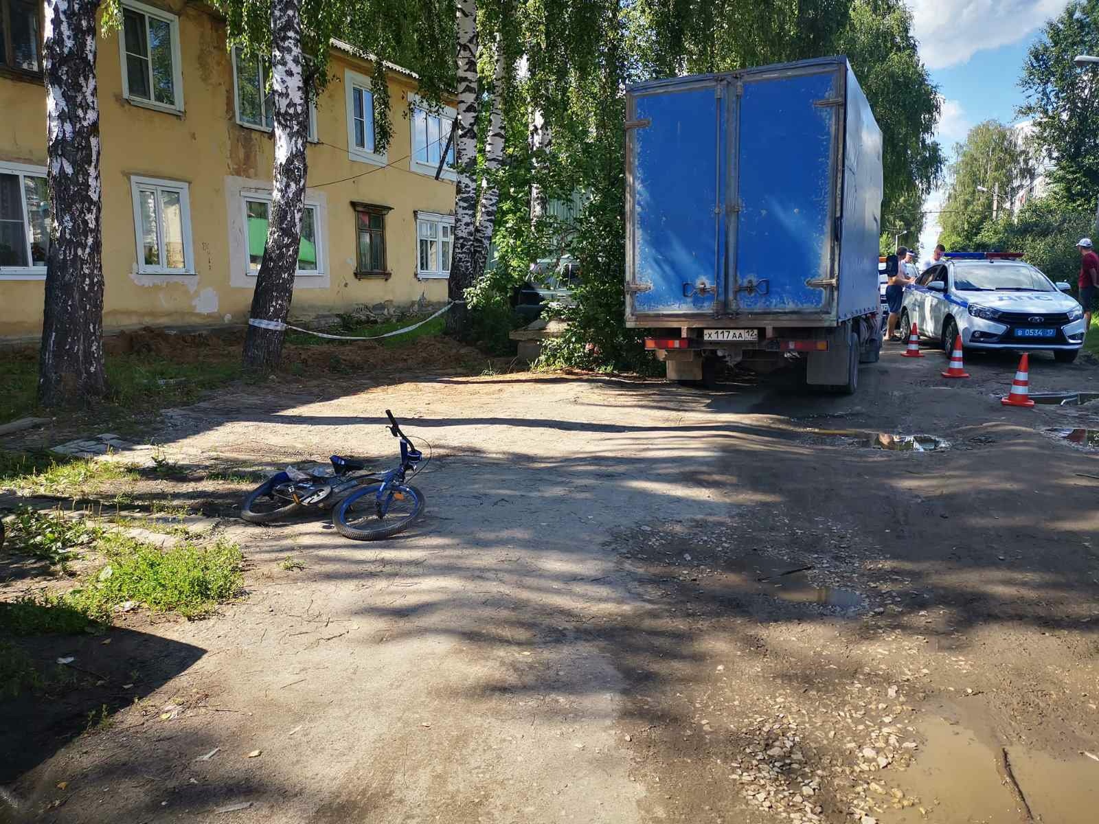  В Йошкар-Оле грузовик сбил 6-летнего велосипедиста 