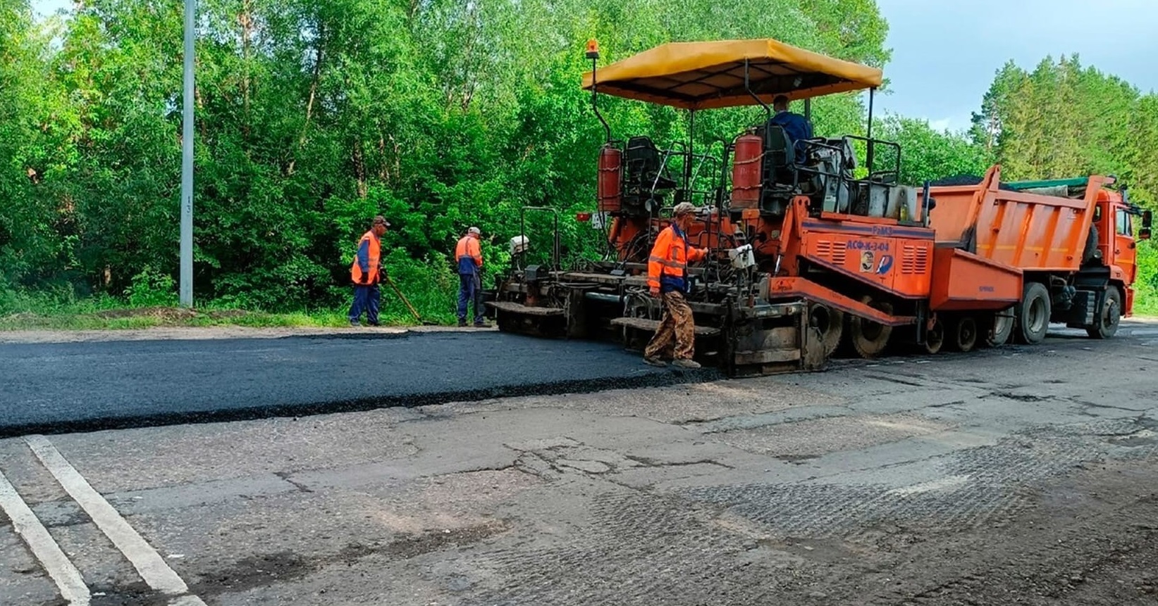 В Новоторъяльском районе строят автодорогу 