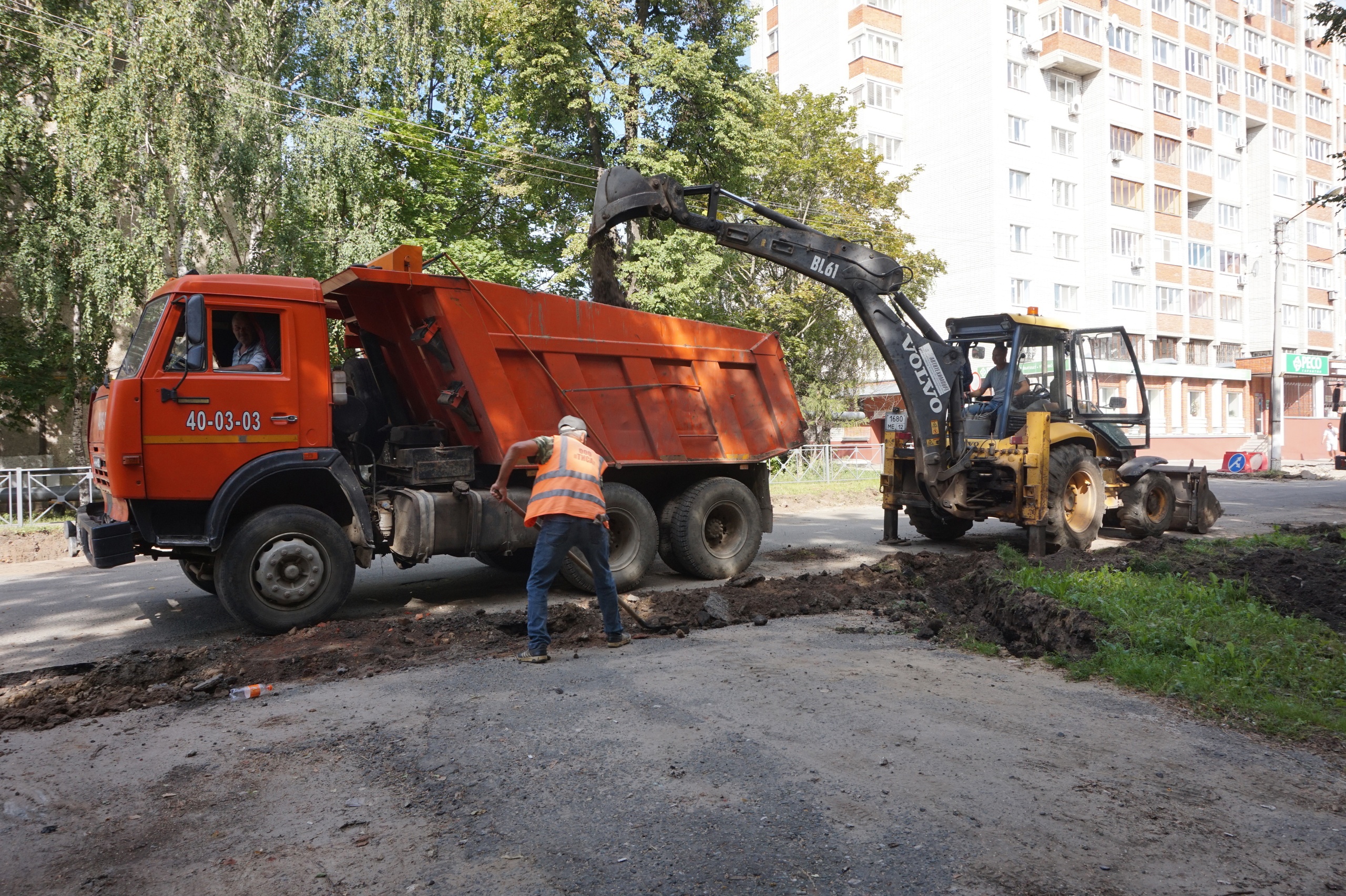 В Йошкар-Оле начали работу над одним из самых разбитых участков дороги