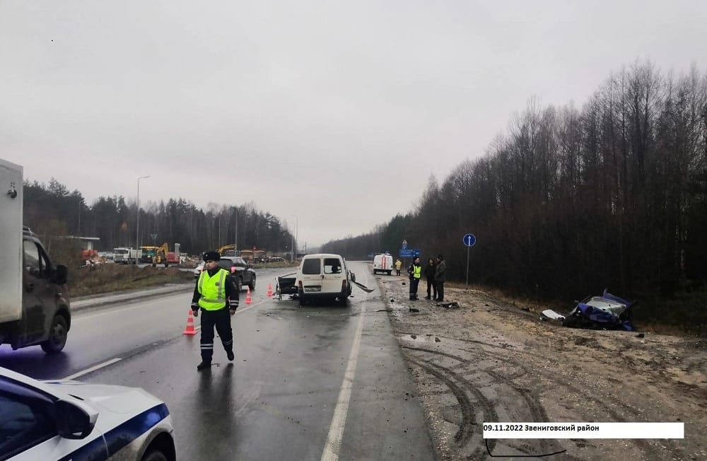 В Звениговском районе столкнулись две легковушки: водители в больнице, пассажир погиб