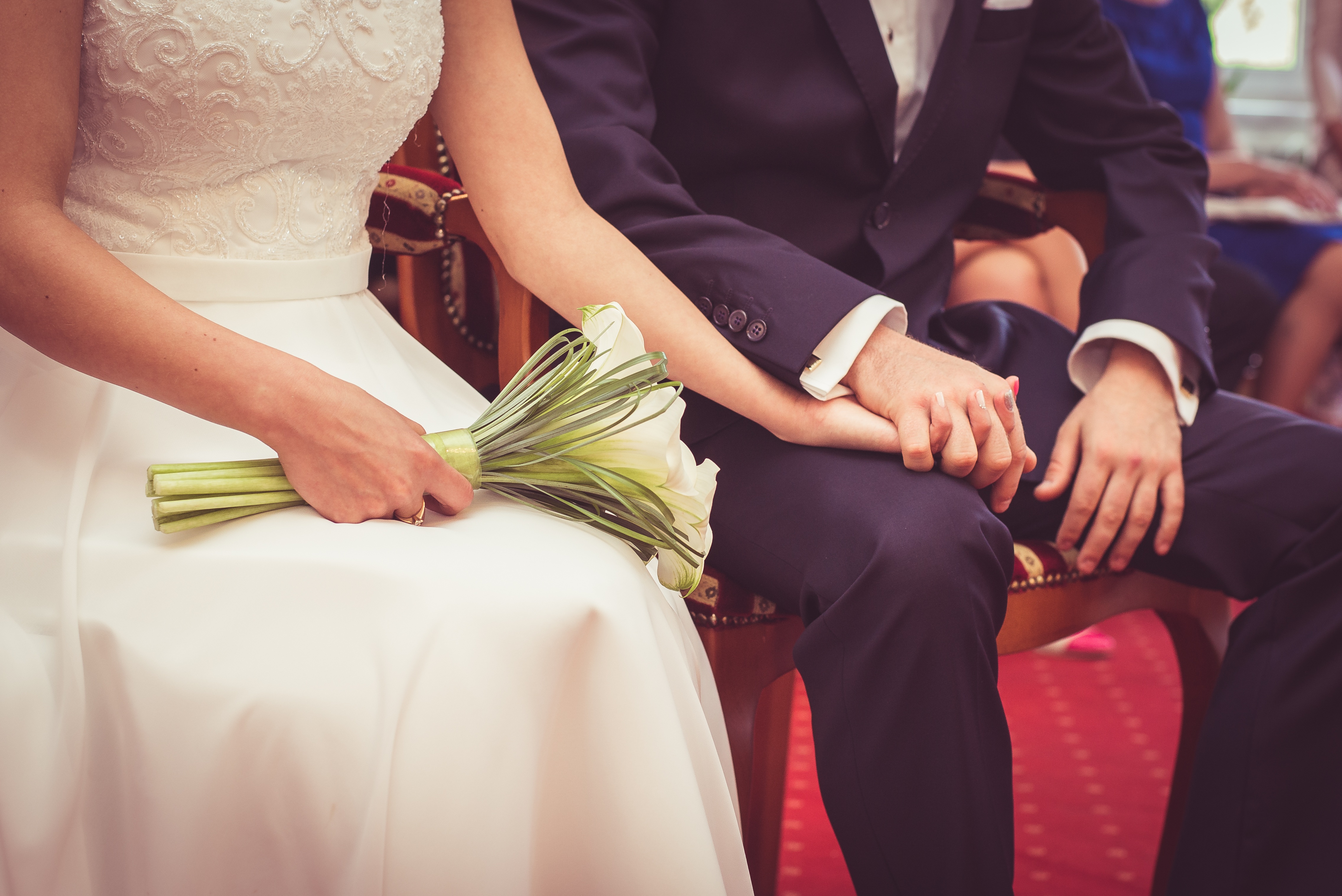 Пары в Марий Эл устроили свадебный бум в последнюю красивую дату уходящего года