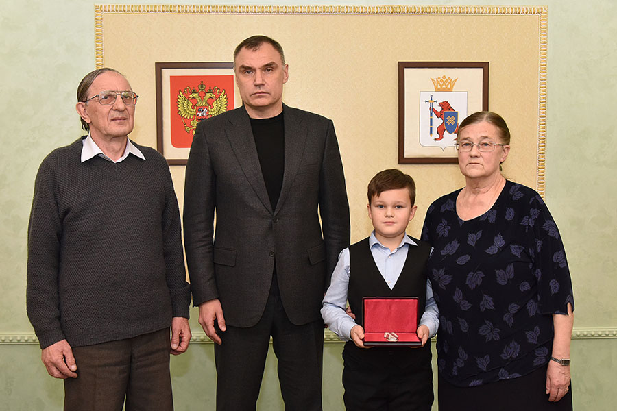 В Марий Эл родителям погибшего в Запорожской области врача передали орден