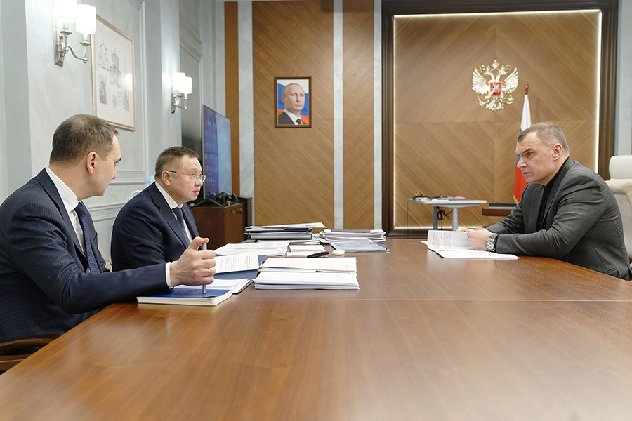 Зайцев похвастался успехами перед министром строительства России