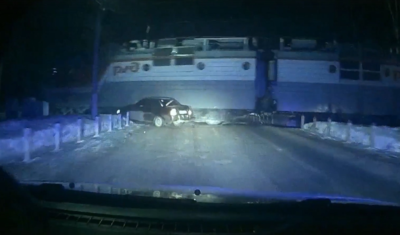 ГИБДД опубликовало видео погони за пьяным водителем, протаранившим поезд в Волжске