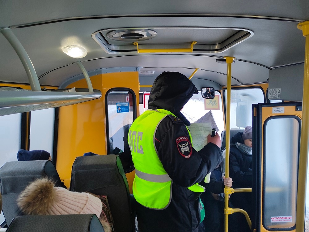 В Марий Эл сотрудники ГИБДД взялись за водителей школьных автобусов