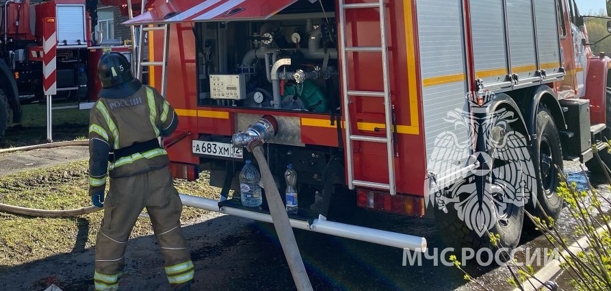 В Йошкар-Оле 31 человек тушили пожар в частном доме