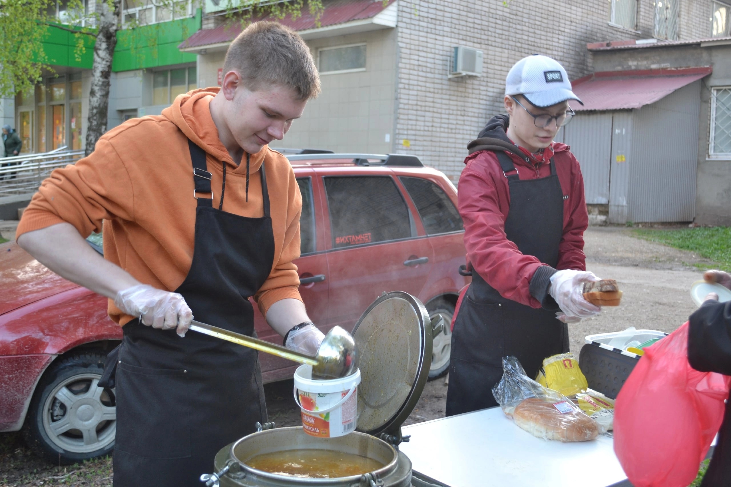 В Йошкар-Оле открылся новый пункт раздачи горячего питания бездомным 