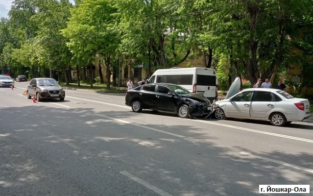 Datsun спровоцировал столкновения четырех автомобилей в Йошкар-Оле